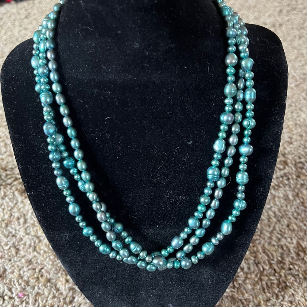 Teal pearl colored necklace